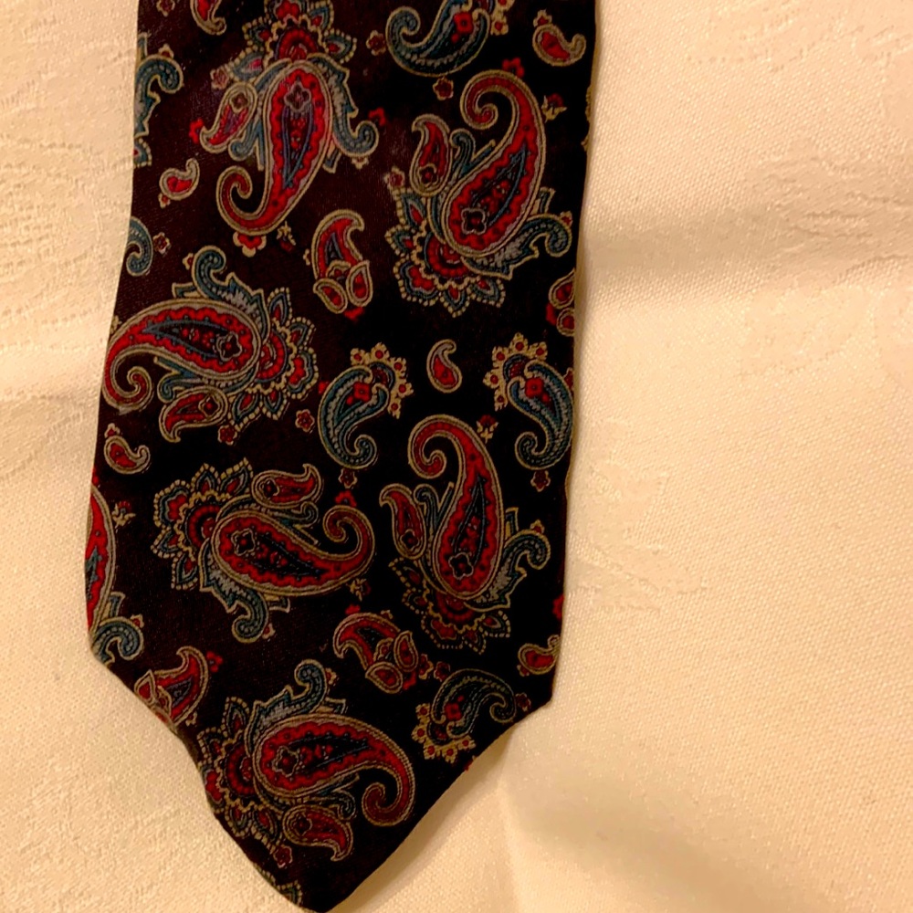 Oakton Ltd. Multiple color tie with navy blue and red